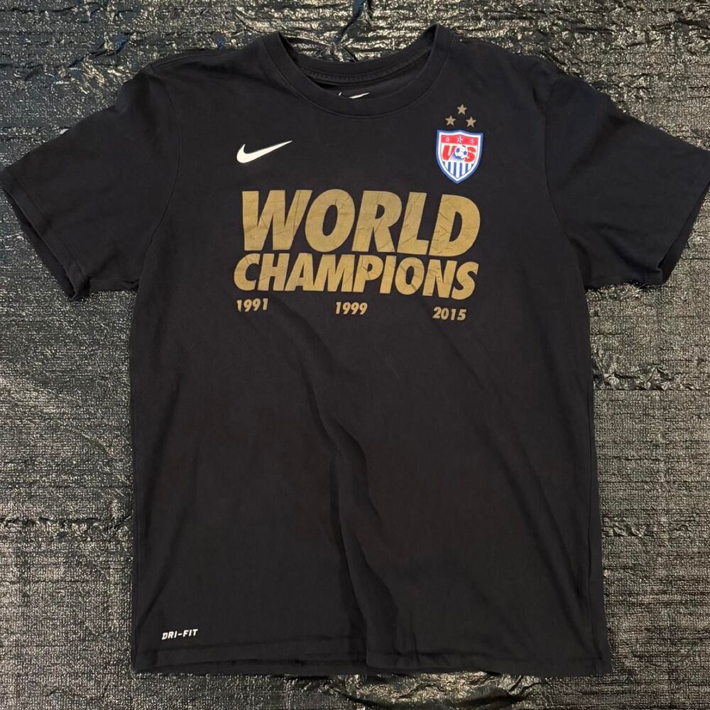Nike Men's Black T-shirt
